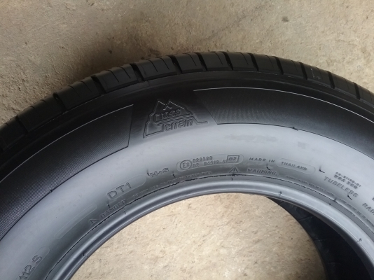 ยางMICHELIN 265 65R17ปี2015 ลงพื้นจริงปลายปี2015สภาพสวยมากๆไร้ที่ติ ดอกยางเยอะมากๆ ไม่มีปะ คุ้มสุดไม่แพง