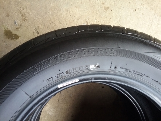 ยางBRIDGESTONE รุ่น Ecopia EP200 195 65R15 ปี2015 สภาพสวยมากๆ ดอกเยอะมากๆไม่มีปะคุ้มสุดๆไม่แพง