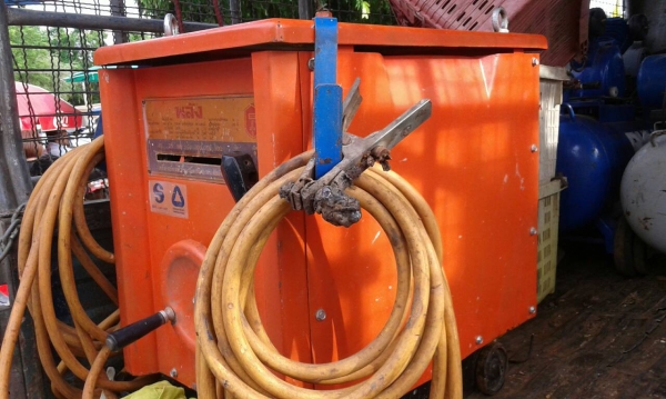 ตู้เชื่อมพลัง 300 แอม พร้อมสายเชื่อมพร้อมใช้งาน