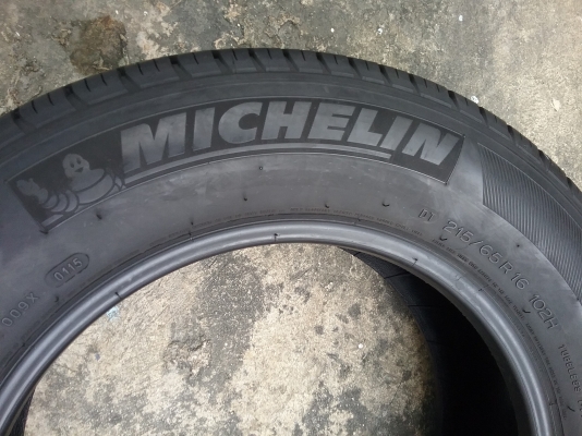 ยางMICHELIN รุ่น LATITUDE. 215 65R16ปี2015 ยางรถกระบะ รถตู้สภาพสวยมากๆ ดอกเยอะมากๆ 1.คู่ถูกคุ้มใช้นาน