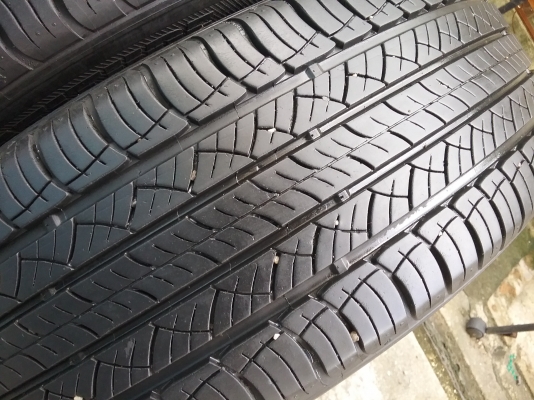 ยางMICHELIN รุ่น LATITUDE. 215 65R16ปี2015 ยางรถกระบะ รถตู้สภาพสวยมากๆ ดอกเยอะมากๆ 1.คู่ถูกคุ้มใช้นาน