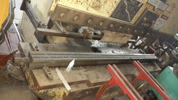 ขายครับขายเครื่องพับไต้หวัน มีดพับยาวประมาณ 1.5 m. แรงอัด 35 ตัน พับได้หนาประมาณ 4 mm.(มั่ง) ชัวร์ๆ ดูตามเพส เครื่องสวยๆ พร้อมใช้ 155000 บาท ยันเวลา 2 อาทิตย์ 0814583376 เอก ปทุม