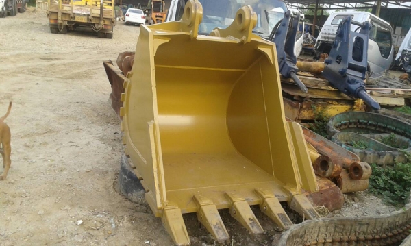 ขายบุ้งกี๋สำหรับรถขนาด 200 กว้าง 1 เมตร สลัก 80 มิลลิเมตร  ฟัน 5 ซี่ ราคา 45,000 บาท