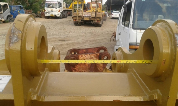 ขายบุ้งกี๋สำหรับรถขนาด 200 กว้าง 1 เมตร สลัก 80 มิลลิเมตร  ฟัน 5 ซี่ ราคา 45,000 บาท