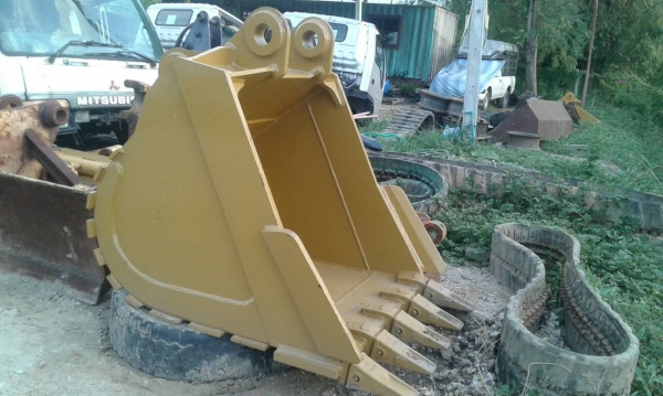 ขายบุ้งกี๋สำหรับรถขนาด 200 กว้าง 1 เมตร สลัก 80 มิลลิเมตร  ฟัน 5 ซี่ ราคา 45,000 บาท