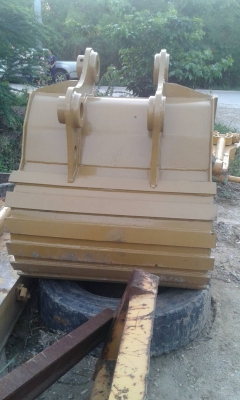 ขายบุ้งกี๋สำหรับรถขนาด 200 กว้าง 1 เมตร สลัก 80 มิลลิเมตร  ฟัน 5 ซี่ ราคา 45,000 บาท