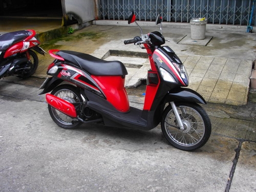 ขาย Let's หัวฉีด สีดำ-แดง ขับแค่8000โล เครื่องเดิมสุดยอดเยี่ยม รับประกันศูนย์5ปี ราคา 21500 บาท