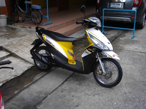 ขาย Mio 115i หัวฉีด สีขาว-ดำ-เหลือง สวยจ๊าบ เครื่องเยี่ยม รับประกันศูนย์5ปี ราคา 19500 บาท