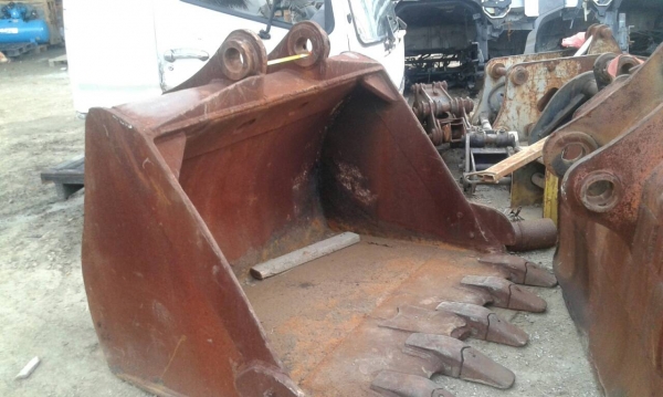 ขายบุ้งกี๋ สำหรับรถขนาด 200 สินค้าเก่านอก ฟัน 6 ซี่ ราคา 23,000 บาท