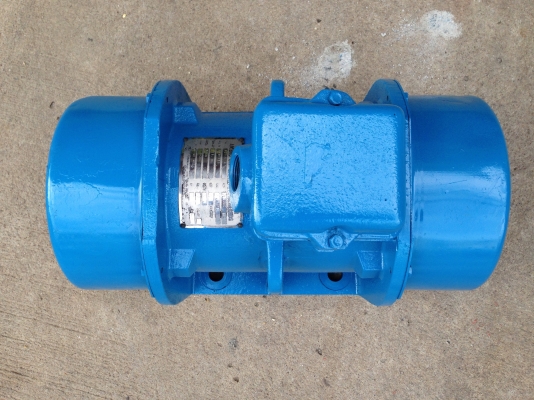 ขายมอเตอร์สั่น-เขย่า Vimarc vibrator 1HP. 380V made in Natherlands สภาพสวยเดิมๆ(ทำสีใหม่) วิ่งนิ่ม สั่นแรง พร้อมใช้งาน ขายมอเตอร์สั่น-เขย่า Vimarc vibrator 1HP. 380V made in Natherlands สภาพสวยเดิมๆ(ทำสีใหม่) วิ่งนิ่ม สั่นแรง พร้อมใช้งาน