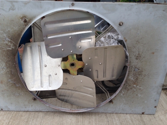 ขายพัดลมระบายอากาศ ขนาดใบพัด 29นิ้ว 950รอบ มอเตอร์ Mitsubishi / Hitachi 1HP. 380V สภาพสวยมาก วิ่งนิ่ม พร้อมใช้งาน มี 4ชุดครับ