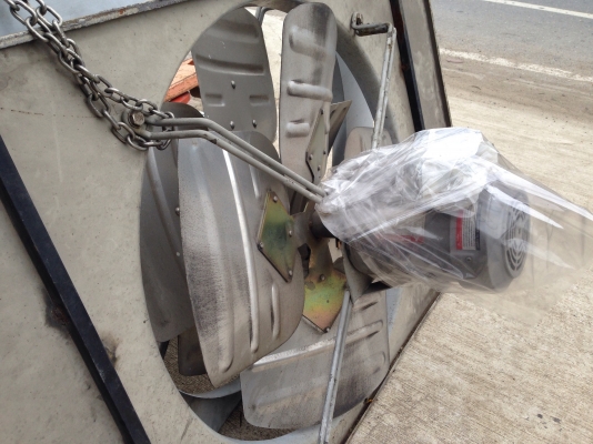 ขายพัดลมระบายอากาศ ขนาดใบพัด 29นิ้ว 950รอบ มอเตอร์ Mitsubishi / Hitachi 1HP. 380V สภาพสวยมาก วิ่งนิ่ม พร้อมใช้งาน มี 4ชุดครับ ขายพัดลมระบายอากาศ ขนาดใบพัด 29นิ้ว 950รอบ มอเตอร์ Mitsubishi / Hitachi 1HP. 380V สภาพสวยมาก วิ่งนิ่ม พร้อมใช้งาน มี 4ชุดครับ