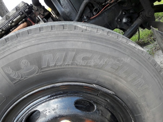 รถบรรทุก 6 ล้อพื้นเรียบ HINO  รุ่น  FF1JMKA  เครื่อง  210 แรงม้า