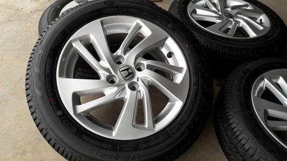 ขายล้อแม็กป้ายแดง honda jazz 15" ยางปี16 สนใจติดต่อ ตาเล็ก ล้อและยางครับ 081-3747940