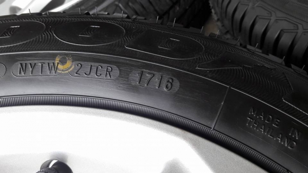 ขายล้อแม็กป้ายแดง honda jazz 15" ยางปี16 สนใจติดต่อ ตาเล็ก ล้อและยางครับ 081-3747940