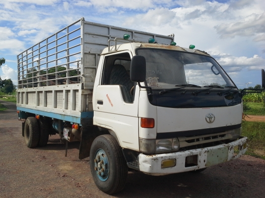 TOYOTA 6 ล้อ( เครื่อง15 B 120แรง) ช่วงล่างใหญ่ F หน้า-หลัง กะบะยาว 5เมตร พวงมาลัยพาว์เวอร์ เครื่องดี รถใช้งานอยู่ ตามสภาพ (เลขเครื่อง เลขครัทซีไม่ตรง) ***ครัทซีเดิมที่ลงในเล่มมีให้ ***ขาย 135,000 บาท (ศุภากร081-1903107 , 081-4252943