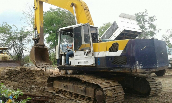 รถแบคโฮ รถแบคโฮ