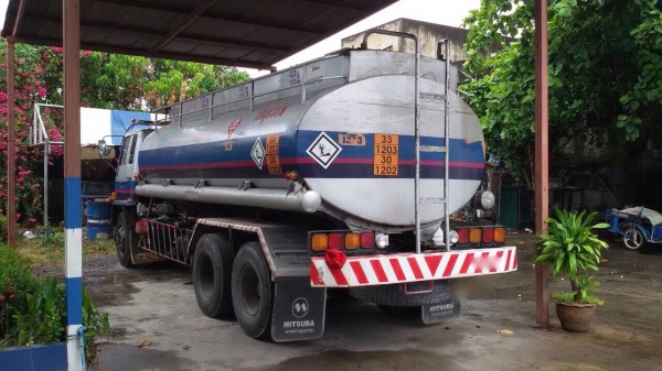 รถอีซูซุ 10 ล้อ บรรทุกน้ำมัน  FVZ  175 แรงม้า. ปี 33.    สนใจติดต่อ  081 - 6079515