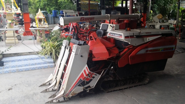 รถเกี่ยวข้าวพร้อมนวดข้าวในตัว แบบนั่งขับ เก่าญี่ปุ่น  MITSUBISHI รุ่น MC20G เกี่ยวข้าว 3 แถว