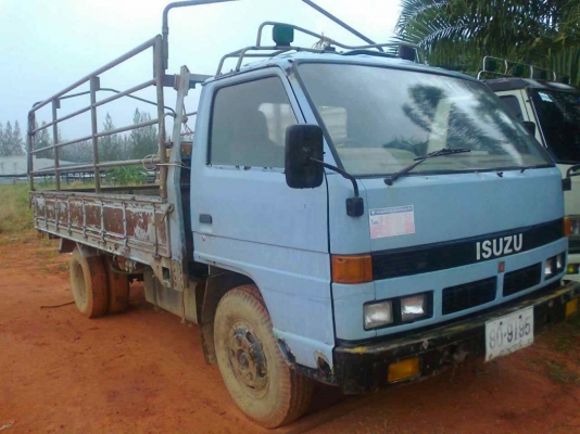 หกล้อ ISUZU NPR 58L ปี42 เครื่อง110 4BE ฝาดำ เครื่องดี ซัซซี่สวย เกียรสั้น พวงมาลัยเพาเวอร์ หัวเดิมมีผุ กระบะพื้นไม้มีแตก ด้านข้าผุเล็กน้อย ยาง750 (5 น็อต) ภาษีขาด 1 ปี 300,000