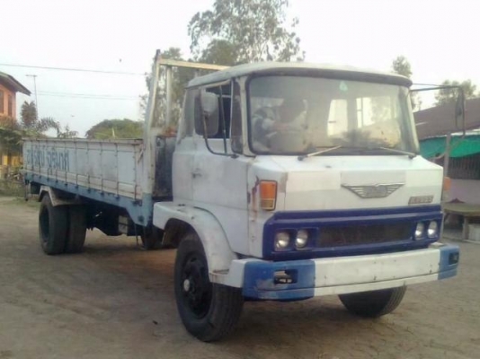HINO KL 145 HP EH100 กระบะเหล็กคาร์โก้ยาว 5 เมตร ช่วงล่างใหญ่คัชซีสวยมากไม่มีบวม ยาง 9.00 ขอบ 20 เครื่องแห้งแรงดี หัวเก๋งสีบางเดิมไม่มีผุภายในคอนโซลสวยครบ ยางสภาพดีเหมือนใหม่ 6 เส้น  เอกสารทะเบียนครบถูกต้องไม่มีขาดพร้อมโอน ราคาต่อรองได้นะครับ