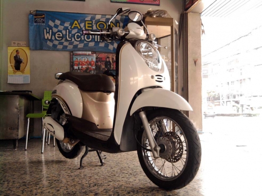 ขออนุญาติขาย  HONDA  Scoopy-i  110 cc. มือเดียว สีขาว หัวฉีด