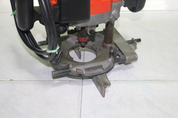 เครื่องเซาะร่อง(Router) 1/2 นิ้ว Maktec รุ่น MT360 (1,650w.)