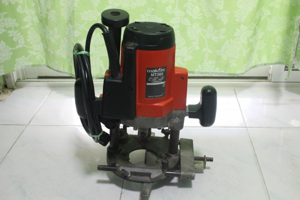เครื่องเซาะร่อง(Router) 1/2 นิ้ว Maktec รุ่น MT360 (1,650w.)