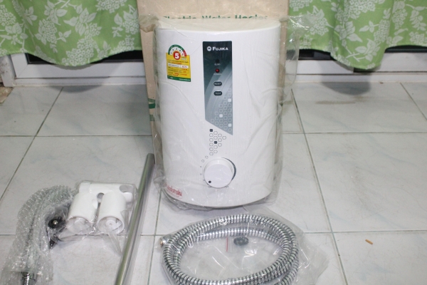 เครื่องทำน้ำอุ่นยี่ห้อFUJIKA รุ่น FS-45T ขนาด 4500วัตต์