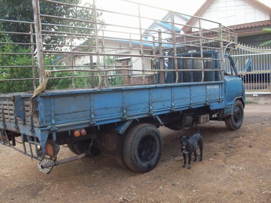 รถบรรทุกพร้อมใช้วิ่งทางใกลสบายใช้งานทุกวัน