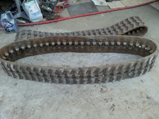 แทรคยางรถแบคโฮเล็ก ขนาดKRC250X72X52สภาพ80\%1คู่ แทรคยางรถแบคโฮเล็ก ขนาดKRC250X72X52สภาพ80\%1คู่