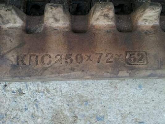 แทรคยางรถแบคโฮเล็ก ขนาดKRC250X72X52สภาพ80\%1คู่ แทรคยางรถแบคโฮเล็ก ขนาดKRC250X72X52สภาพ80\%1คู่