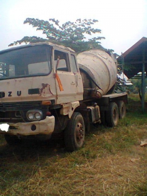 ขายรถโม่ปูนISUZU 5 คิว สภาพสวยพร้อมใช้ ติดต่อได้ที่คุณ อ๊อฟ พิจิตร 086-737-9991