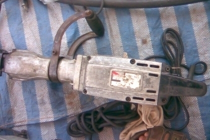 แย๊กสกัดคอนกรีต MAKITA ตัวใหญ่ของแท้แน่นอนครับ เบิกใหม่ เกือบ 2 หมื่นครับ สภาพเดิมๆครับใช้ยาวครับรุ่นนี้คุ้มครับแรงๆครับ