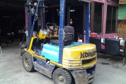 รถฟอร์ลิฟต์ KOMATSU 1.5ตัน รุ่น15 เสาคู่ 3เมตร  แผงงา สไลค์ได้ เครื่องยนต์ ดีเซลISUZU C240