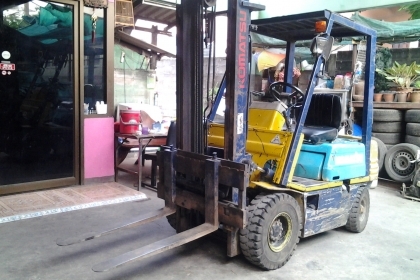 รถฟอร์ลิฟต์ KOMATSU 1.5ตัน รุ่น15 เสาคู่ 3เมตร  แผงงา สไลค์ได้ เครื่องยนต์ ดีเซลISUZU C240