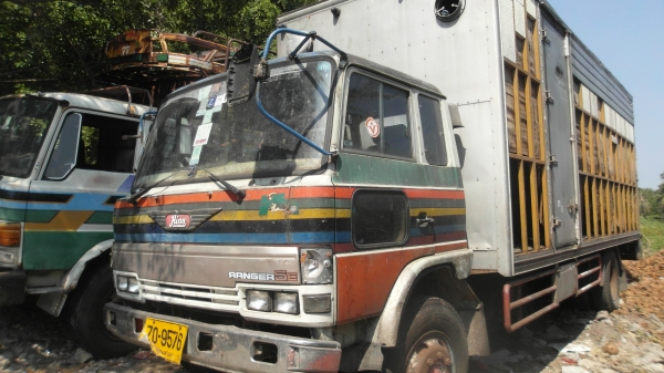 ขาย 6 ล้อ ฮีโน่ รุ่น FF 177 เครื่อง EH 700 ยาว 7.20 เมตร ขาย 6 ล้อ ฮีโน่ รุ่น FF 177 เครื่อง EH 700 ยาว 7.20 เมตร