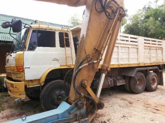 รถฮีโน่ 10 ล้อดั๊ม FM226 220 แรงม้า  สนใจติดต่อ 081 - 6079515