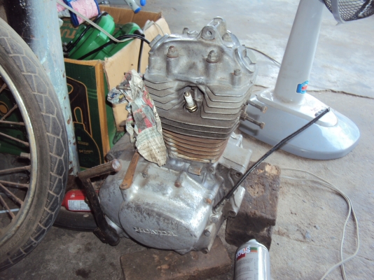 ขายเครื่องcb100เครื่องดีไม่มีทะเบียนสนใจติดต่อสรกฤช 081-8478107