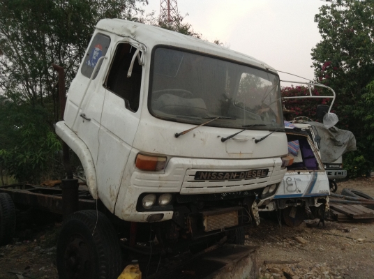 หัวเก๋ง nissan ud cw30 สภาพสวยสีสวย ไม่ผุภายในครบเดิม