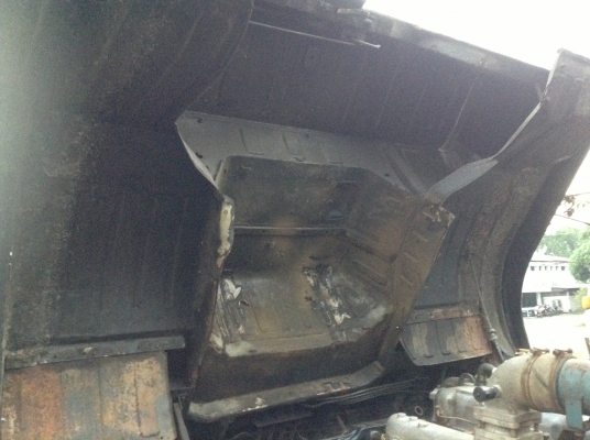 หัวเก๋ง nissan ud cw30 สภาพสวยสีสวย ไม่ผุภายในครบเดิม