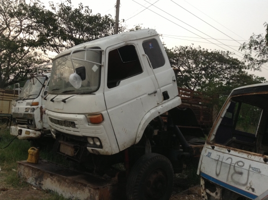 หัวเก๋ง nissan ud cw30 สภาพสวยสีสวย ไม่ผุภายในครบเดิม