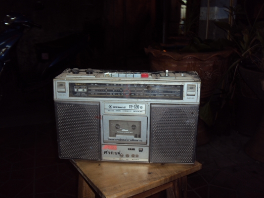 ขายวิทยุเก่า4เครื่องเหมา500สนใจติดต่อสรกฤช081-8478107