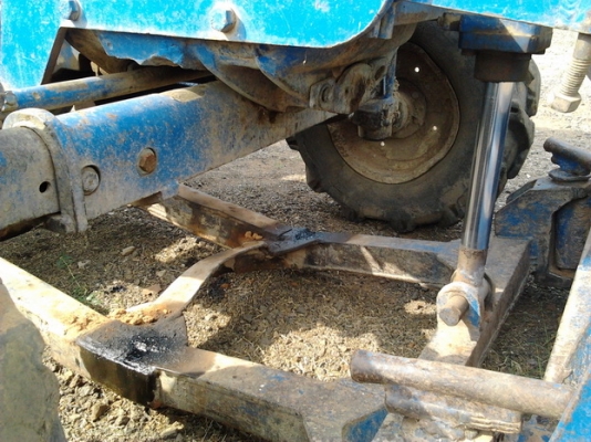 ***ขายแล้วครับขอบคุณ Truck2hand ขาย รถไถ FORD 77 T3 1เพลา เครื่องดี ระบบดี ยางดี พร้อม อุปกรณ์ 2 ชิ้น ผาน3 และใบดัน เอกสารเล่มทะเีบียน พร้อมใช้ พร้อมลุยงาน  ราคาต่อรองได้ครับ