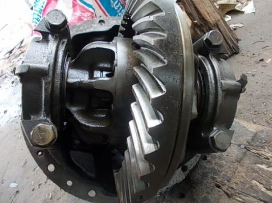 ขายเฟืองท้ายฮีโน่ 6 ล้อ 8;39 รถอยู่สุรินทร์