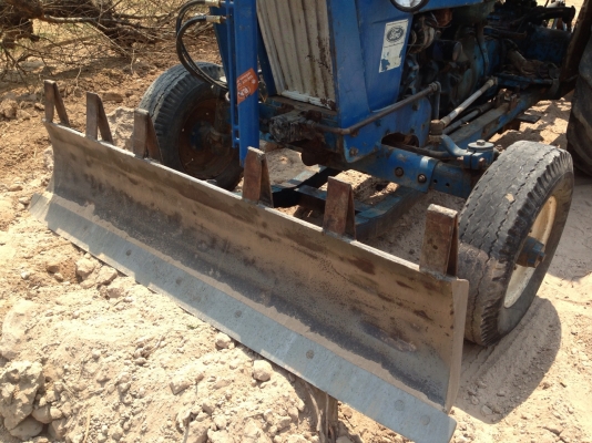 ขาย รถไถ FORD  T3 1เพลา สภาพดี เครื่องดี เกียร์ดี พร้อมอุปกรณ์ 2ชิ้น ใบดันหน้าและผานหลัง 7 ยางดี ปั้มดี ระบบโดยรวมพร้อมใช้งาน ขายตามสภาพ เอกสารสัญญาซื้อขาย ราคาต่อรองได้ครับ