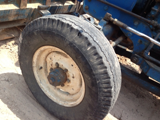 ขาย รถไถ FORD  T3 1เพลา สภาพดี เครื่องดี เกียร์ดี พร้อมอุปกรณ์ 2ชิ้น ใบดันหน้าและผานหลัง 7 ยางดี ปั้มดี ระบบโดยรวมพร้อมใช้งาน ขายตามสภาพ เอกสารสัญญาซื้อขาย ราคาต่อรองได้ครับ