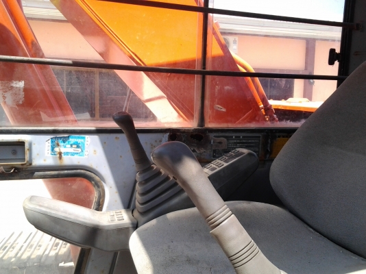 ขายด่วน..รถขุด HITACHI EX200-2 เลขไมล์ 5,9xx ชั่วโมง รถสวยแท้ เก่าญี่ปุ่น สวยสุดขีด มีใบอินวอยล์ ราคาต่อรองได้.