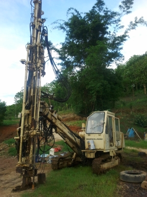 ขายรถเจาะหิน  ยี้ห้อ อิงเกอร์โซแลนด์  1500000