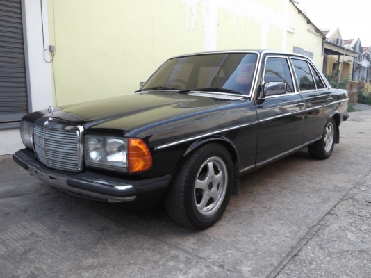 ลดราคา!!!!BENZ 230E W123 เครื่องJ+LPG สีทำมาใหม่ ลดราคา!!!!BENZ 230E W123 เครื่องJ+LPG สีทำมาใหม่